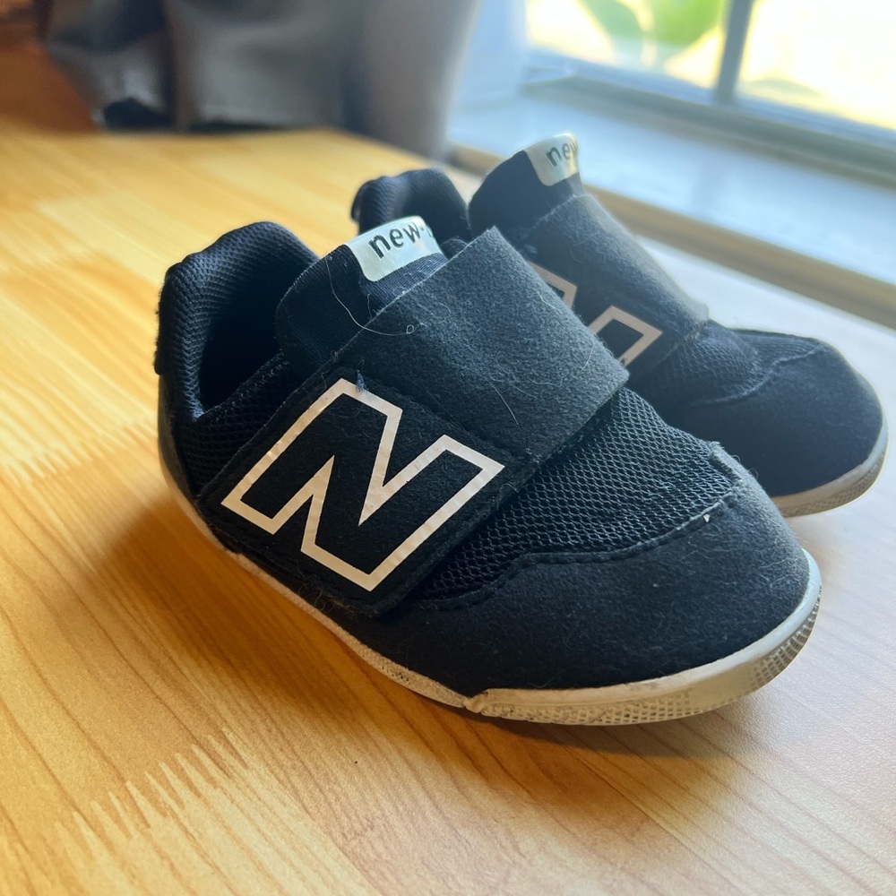 New Balance Kids Black Hook-and-Loop Velcro Sneakers